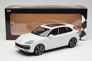 Porsche Cayenne 9YA Turbo Valkoinen Metallic Minichamps 1:18 155042560 Metalli — kuva 8 / 8