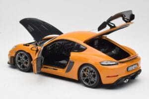 Porsche Cayman GT4 RS 982 Weissach Package Bahama Yellow Norev 1:18 187252 Metalli — kuva 5 / 8