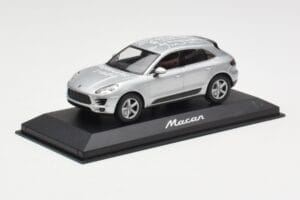 Porsche Macan 95B Silver Grey Metallic Prototyyppi Minichamps 1:43 WAP0201540E Metalli — kuva 2 / 4
