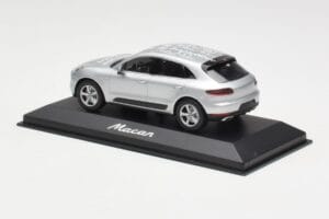 Porsche Macan 95B Silver Grey Metallic Prototyyppi Minichamps 1:43 WAP0201540E Metalli — kuva 3 / 4
