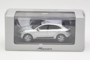 Porsche Macan 95B Silver Grey Metallic Prototyyppi Minichamps 1:43 WAP0201540E Metalli — kuva 4 / 4