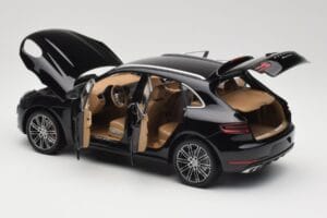 Porsche Macan Turbo 95B Black Metallic Minichamps 1:18 110062502 Metalli — kuva 5 / 8