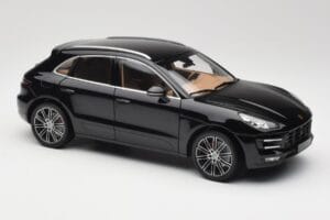 Porsche Macan Turbo 95B Black Metallic Minichamps 1:18 110062502 Metalli — kuva 6 / 8