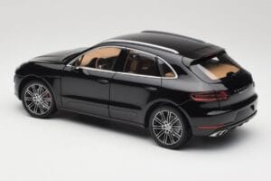 Porsche Macan Turbo 95B Black Metallic Minichamps 1:18 110062502 Metalli — kuva 7 / 8