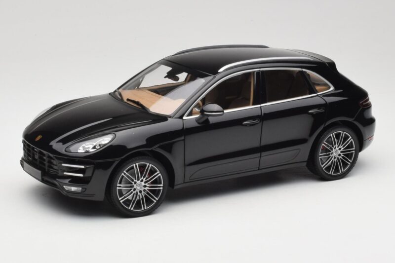 Porsche Macan Turbo 95B Black Metallic Minichamps 1:18 110062502 Metalli