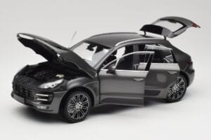 Porsche Macan Turbo 95B Grey Metallic Minichamps 1:18 110062501 Metalli — kuva 2 / 8
