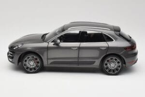Porsche Macan Turbo 95B Grey Metallic Minichamps 1:18 110062501 Metalli — kuva 4 / 8