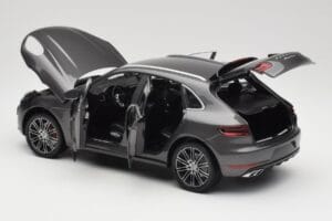 Porsche Macan Turbo 95B Grey Metallic Minichamps 1:18 110062501 Metalli — kuva 5 / 8