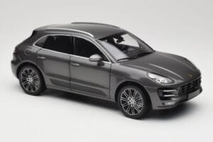 Porsche Macan Turbo 95B Grey Metallic Minichamps 1:18 110062501 Metalli — kuva 6 / 8