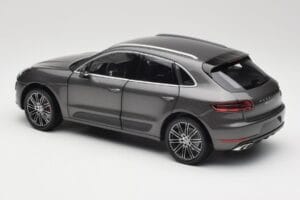 Porsche Macan Turbo 95B Grey Metallic Minichamps 1:18 110062501 Metalli — kuva 7 / 8