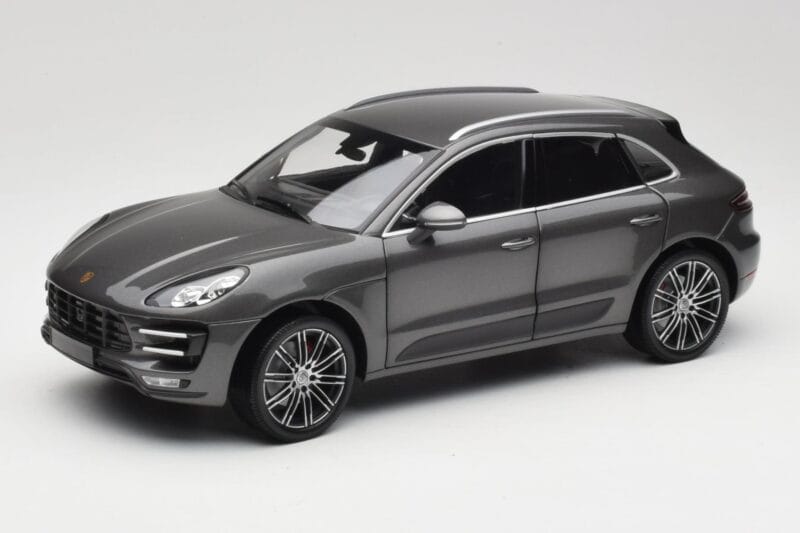 Porsche Macan Turbo 95B Grey Metallic Minichamps 1:18 110062501 Metalli