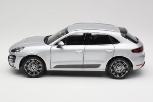 Porsche Macan Turbo 95B Hopea Minichamps 1:18 110062504 Metalli — kuva 4 / 8