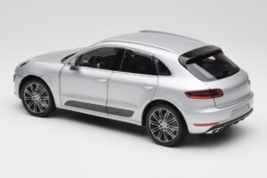 Porsche Macan Turbo 95B Hopea Minichamps 1:18 110062504 Metalli — kuva 5 / 8