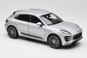 Porsche Macan Turbo 95B Hopea Minichamps 1:18 110062504 Metalli — kuva 6 / 8