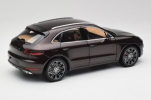 Porsche Macan 95B Turbo Mahonki Metallic Minichamps 1:18 110062500 Metalli — kuva 3 / 8