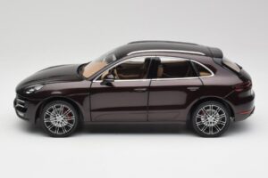 Porsche Macan 95B Turbo Mahonki Metallic Minichamps 1:18 110062500 Metalli — kuva 4 / 8