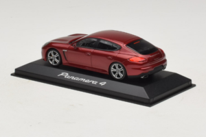 Porsche Panamera 970 4 Red Metallic Minichamps 1:43 WAP0201250E Metalli — kuva 3 / 5