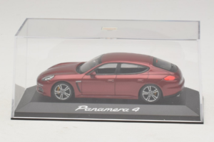 Porsche Panamera 970 4 Red Metallic Minichamps 1:43 WAP0201250E Metalli — kuva 4 / 5