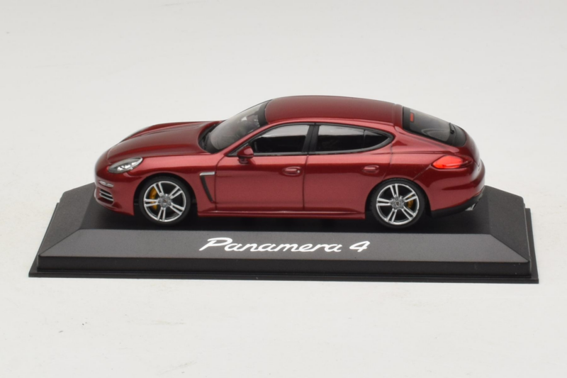 Porsche Panamera 970 4 Red Metallic Minichamps 1:43 WAP0201250E Metalli