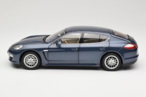 Porsche Panamera 970 S Sininen Minichamps 1:18 WAP02100119 Metalli — kuva 4 / 8