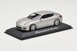Porsche Panamera 970 Turbo Beige Minichamps 1:43 WAP0200519 Metalli — kuva 2 / 4
