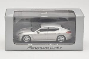Porsche Panamera 970 Turbo Beige Minichamps 1:43 WAP0200519 Metalli — kuva 4 / 4