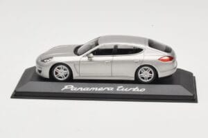 Porsche Panamera 970 Turbo Beige Minichamps 1:43 WAP0200519 Metalli