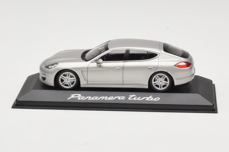 Porsche Panamera 970 Turbo Beige Minichamps 1:43 WAP0200519 Metalli