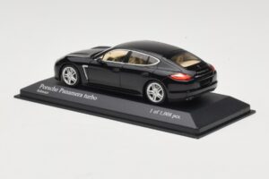 Porsche Panamera 970 Turbo Musta Metallic Minichamps 1:43 400068271 Metalli — kuva 3 / 4