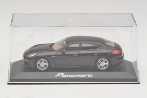 Porsche Panamera 970 Black Metallic Minichamps 1:43 WAP0203900E Metalli — kuva 4 / 5