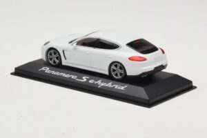 Porsche Panamera 970 S e-Hybrid Valkoinen Minichamps 1:43 WAP0207200E Metalli — kuva 3 / 3