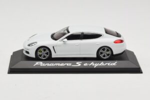 Porsche Panamera 970 S e-Hybrid Valkoinen Minichamps 1:43 WAP0207200E Metalli