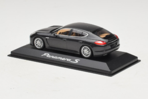 Porsche Panamera 970 S Grey Metallic Minichamps 1:43 WAP02000219 Metalli — kuva 3 / 4