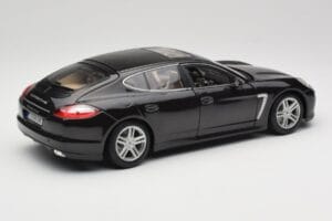 Porsche Panamera Turbo 970 Musta Maisto 1:18 36197 Metalli — kuva 3 / 8