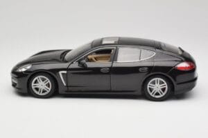 Porsche Panamera Turbo 970 Musta Maisto 1:18 36197 Metalli — kuva 4 / 8