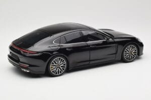Porsche Panamera 971 Turbo S Musta Metallic Minichamps 1:18 113061076 Metalli — kuva 3 / 8