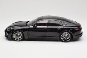 Porsche Panamera 971 Turbo S Musta Metallic Minichamps 1:18 113061076 Metalli — kuva 4 / 8