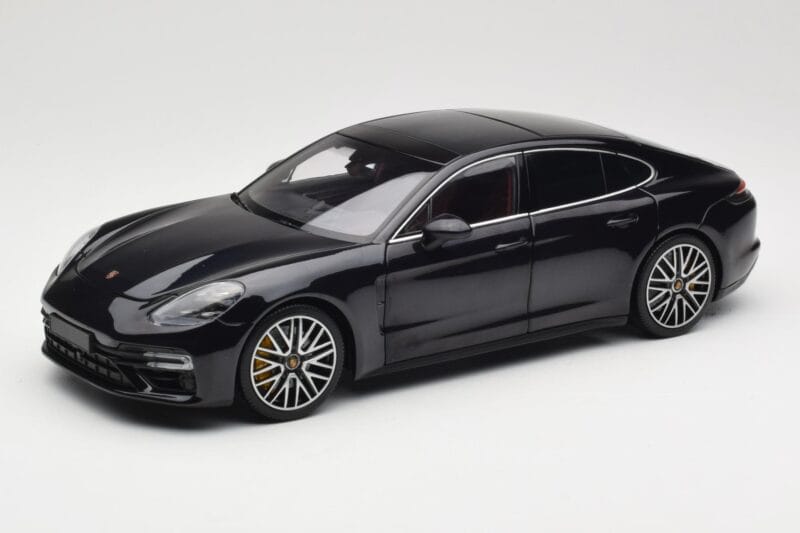 Porsche Panamera 971 Turbo S Sininen Metallic Minichamps 1:18 113061075 Metalli