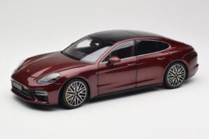 Porsche Panamera 971 Turbo S Punainen Metallic Minichamps 1:18 113061077 Metalli