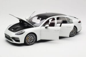 Porsche Panamera 971 Turbo S Valkoinen Metallic Minichamps 1:18 113061074 Metalli — kuva 2 / 8