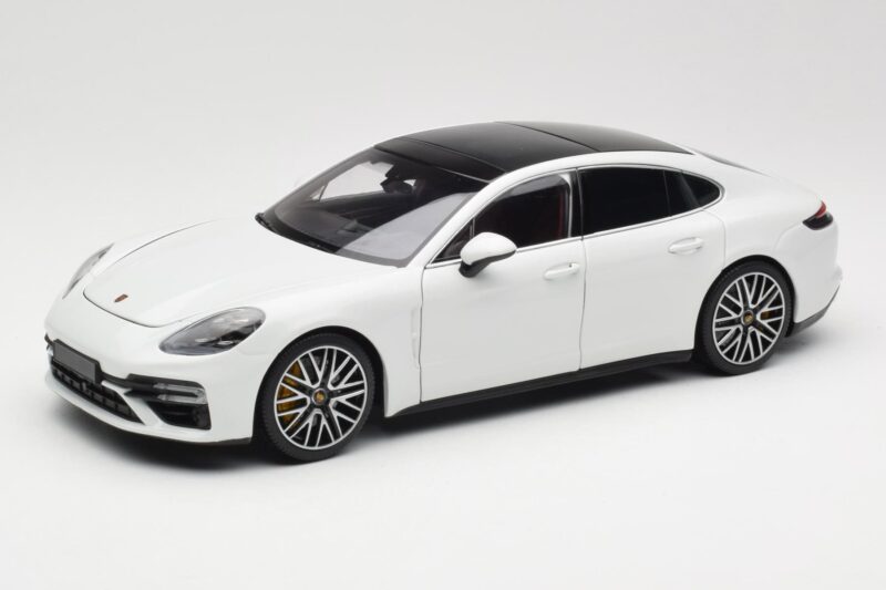 Porsche Panamera 971 Turbo S Valkoinen Metallic Minichamps 1:18 113061074 Metalli
