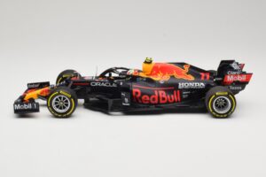 Red Bull Racing Honda RB16B #11 S. Perez Mexican GP 2021 Minichamps 1:18 110211911 Metalli — kuva 3 / 6