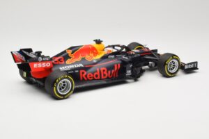 Red Bull Racing RB16 #33 M. Verstappen Winner 70th Anniversary GP 2020 Minichamps 1:18 110200533 Metalli — kuva 2 / 6
