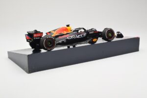 Red Bull Racing RB18 #1 M. Verstappen Winner Austin GP 2022 Minichamps 1:18 113222901 Metalli — kuva 3 / 6