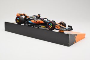 Red Bull Racing RB18 #1 M. Verstappen Winner Austin GP 2022 Minichamps 1:18 113222901 Metalli — kuva 4 / 6