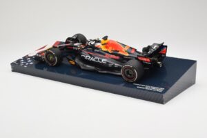 Red Bull Racing RB18 #1 M. Verstappen Winner Austin GP 2022 Minichamps 1:18 113222901 Metalli — kuva 5 / 6