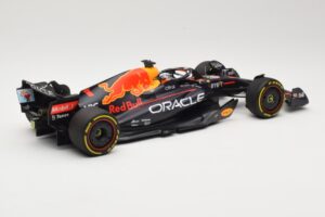 Red Bull Racing RB18 #1 M. Verstappen Winner Miami GP 2022 Minichamps 1:18 110220501 Metalli — kuva 2 / 6