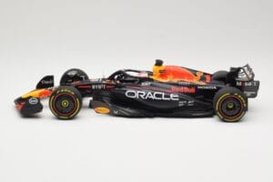 Red Bull Racing RB19 #1 M. Verstappen Winner Monaco GP 2023 Minichamps 1:18 110230701 Metalli — kuva 3 / 6