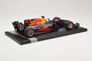 Red Bull Racing Tag Heuer RB13 #3 D. Ricciardo 3rd Place Malaysian GP 2017 Minichamps 1:18 117171503 Metalli — kuva 3 / 6
