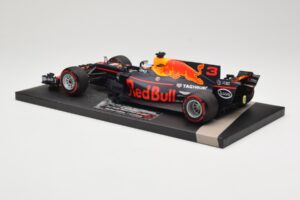Red Bull Racing Tag Heuer RB13 #3 D. Ricciardo 3rd Place Malaysian GP 2017 Minichamps 1:18 117171503 Metalli — kuva 5 / 6